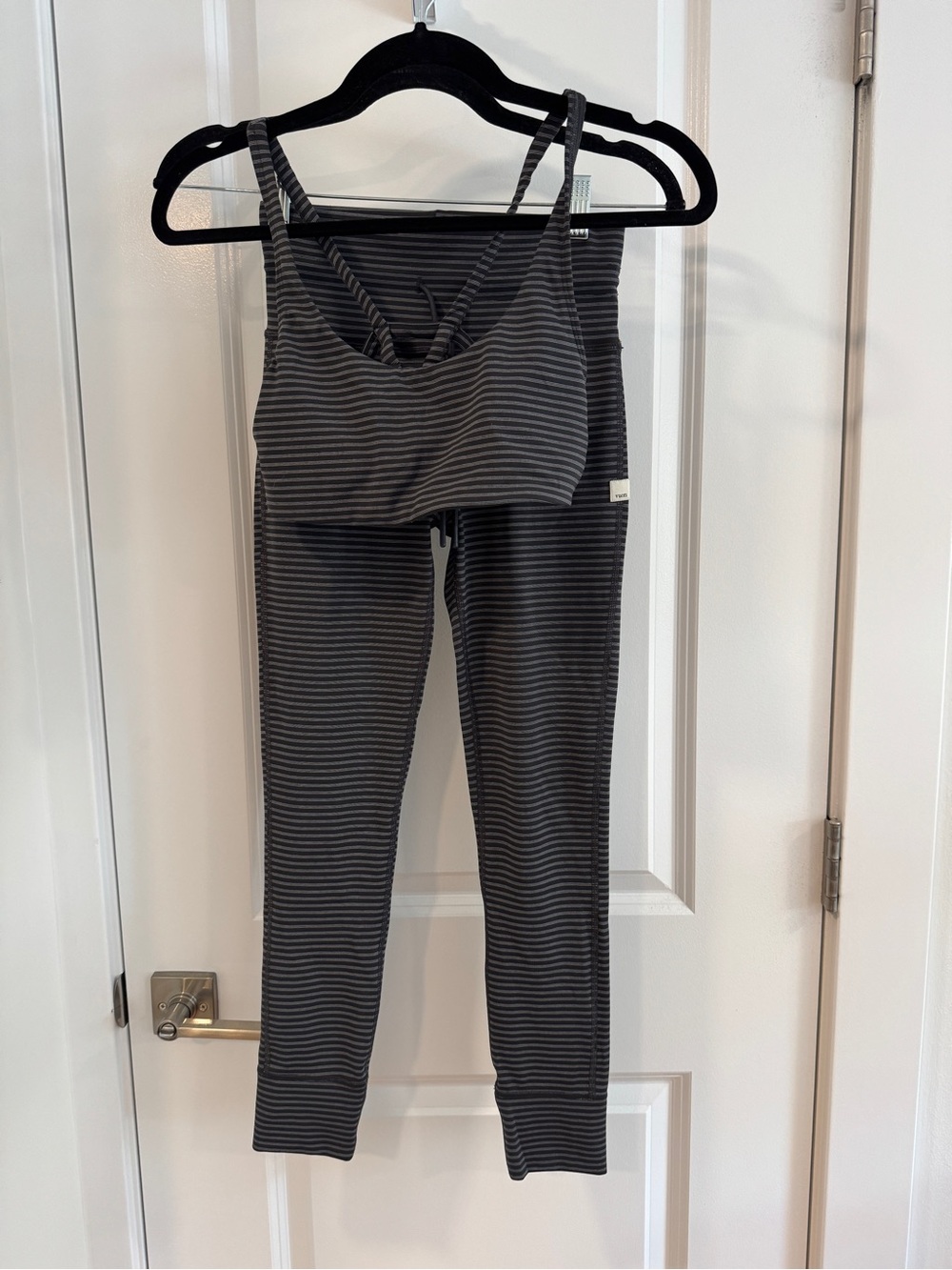 Vuori Daily Yoga Striped Gray Set XS